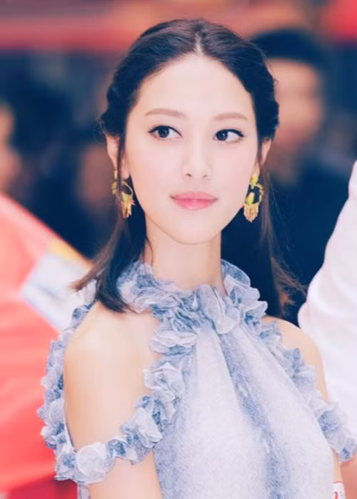 Trần Khải Lâm sinh năm 1991, tại Hong Kong. Lúc lên 5 tuổi, cô chuyển tới Canada sinh sống. Năm 2013, người đẹp tham gia Hoa hậu Hong Kong. Ảnh: Instagram nhân vật