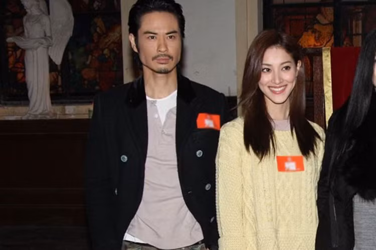 Trần Khải Lâm vẫn đều đặn tham gia diễn xuất trong các bộ phim của TVB và nhận được sự ủng hộ từ bạn trai hơn 22 tuổi. Ảnh: asianpopnews