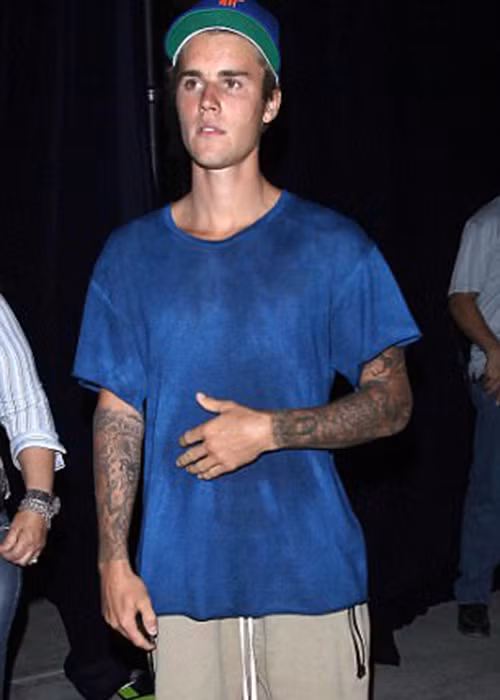 Cuối tháng 10/2017, Justin bất ngờ xuất hiện tại nhà của Selena ở California. Theo TMZ, cặp đôi một thời nối lại liên lạc sau khi Selena trải qua ca phẫu thuật ghép thận.