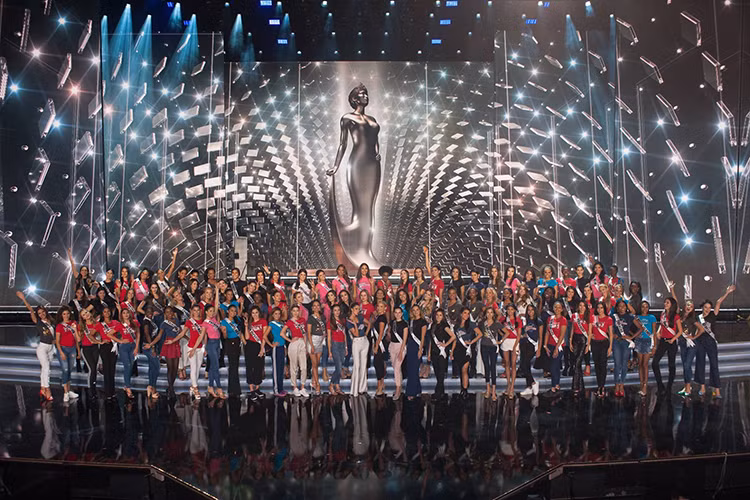 Theo ban tổ chức, bộ đôi MC của chung kết gồm: Steve Harvey và Ashley Graham.