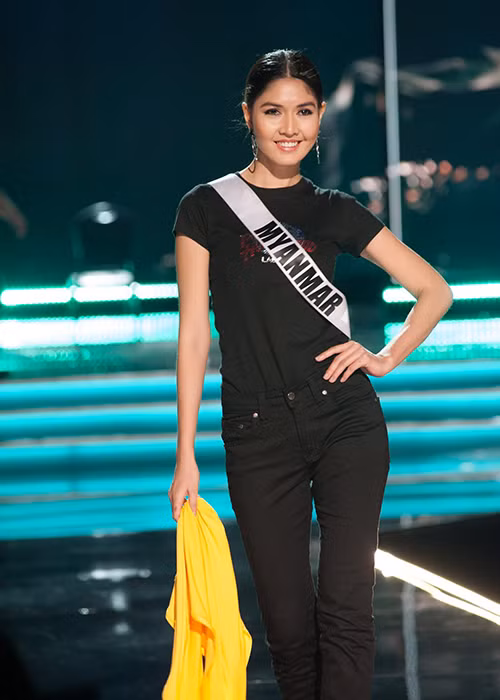 Thí sinh đến từ Myanmar tràn đầy năng lượng trong buổi tập luyện bên các thí sinh khác.