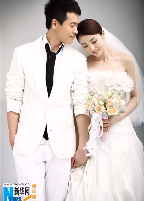 Cao Vân Tường hiện đã lập gia đình. Năm 2011, anh kết hôn với nữ diễn viên Đổng Tuyền sau 2 năm hẹn hò. Ảnh: Tân Hoa Xã