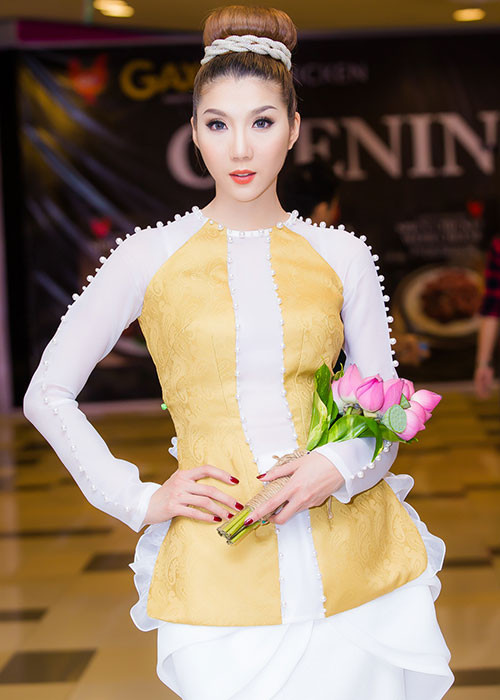 "Mẹ chồng" là dự án điện ảnh đầu tiên của Ngọc Quyên sau 3 năm "theo chồng bỏ cuộc chơi" và định cư ở Mỹ.