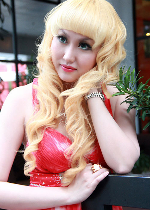 Năm 2013, Phi Thanh Vân xuất hiện với làn da trắng nõn như Ngọc Trinh sau hành trình tẩy trắng da 2 tỷ đồng. Ảnh: Dân Việt