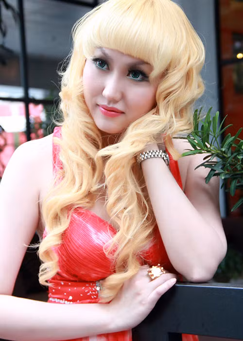 Năm 2013, Phi Thanh Vân xuất hiện với làn da trắng nõn như Ngọc Trinh sau hành trình tẩy trắng da 2 tỷ đồng. Ảnh: Dân Việt