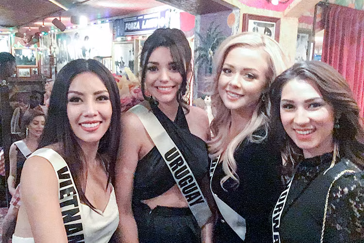 Cuộc thi Hoa hậu Hoàn vũ Thế giới 2017 diễn ra từ ngày 10 - 26/11 tại Las Vegas, Mỹ. Hơn 90 cô gái xinh đẹp đến từ khắp nơi trên thế giới sẽ tranh tài để tìm ra người chiến thắng.