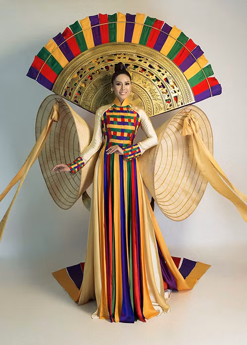 Ngày 18/11 (giờ Mỹ), phần thi trang phục dân tộc tại cuộc thi Miss Universe 2017 - Hoa hậu Hoàn vũ Thế giới 2017 sẽ chính thức diễn ra. Đây là một phần thi phụ quan trọng.