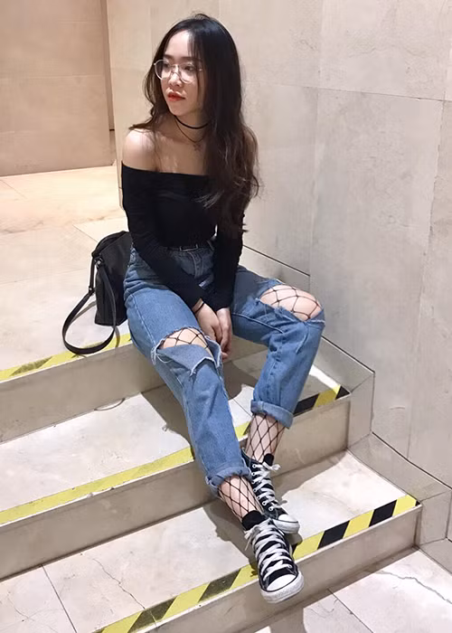 Năm 2016, Bảo Uyên tung ca khúc “Anh là của em”. Năm 2017, cô ra mắt single mang tên “Thu và anh”. Tuy nhiên, các sản phẩm âm nhạc này của Bảo Uyên không gây chú ý. Ảnh: FBNV