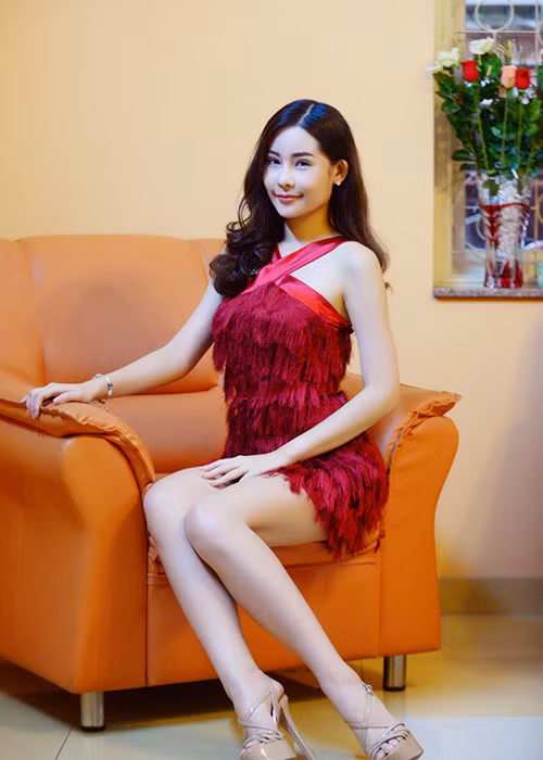 Lê Âu Ngân Anh hiện vẫn đối mặt với những ý kiến trái chiều về việc đăng quang cuộc thi Hoa hậu Đại dương 2017. Trước những lời chê bai từ cư dân mạng, người đẹp luôn bình tĩnh đáp trả. Ảnh: Zing