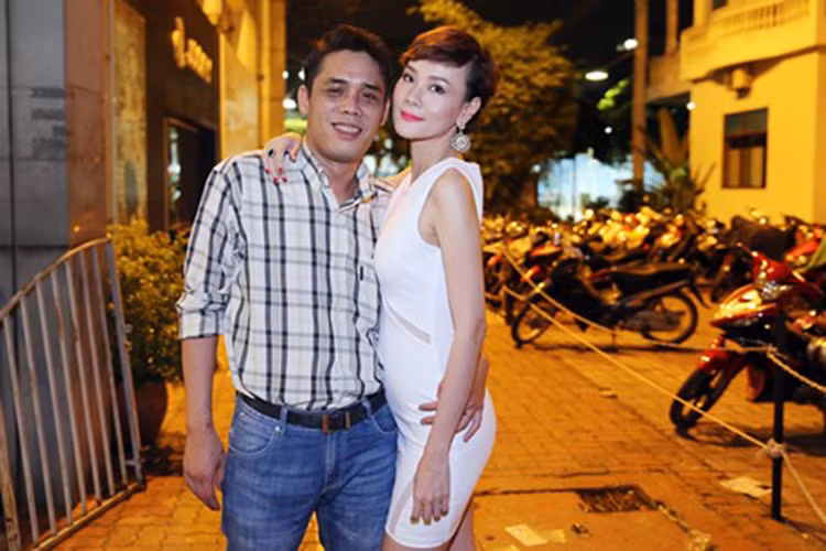 Năm 2013, Dương Yến Ngọc mang thai với doanh nhân Trần Thông và sau đó hạ sinh một bé trai. Năm 2014, cô bất ngờ tố chồng lăng nhăng với Pha Lê. Sau lùm xùm, vợ chồng Dương Yến Ngọc thường xuyên xuất hiện tình cảm bên nhau. Ảnh: Khám phá