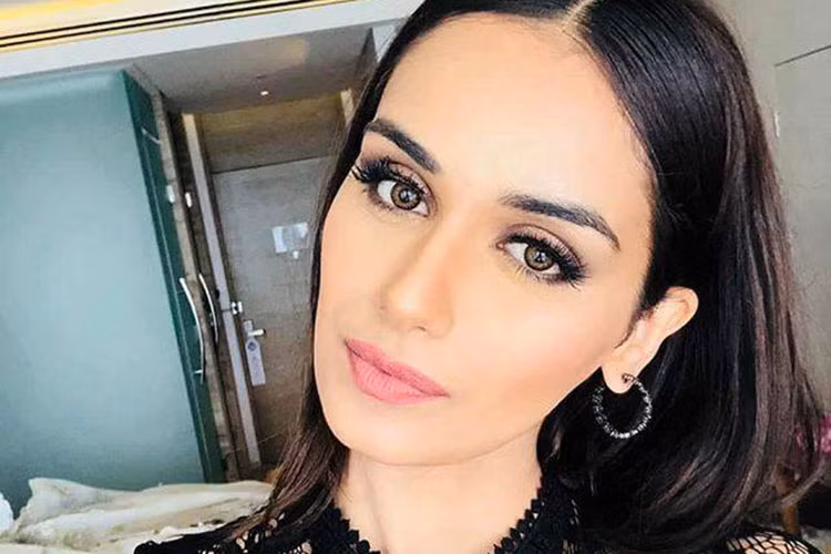  Người đẹp Ấn Độ đăng quang Hoa hậu Thế giới 2017. Trước thềm chung kết, cô vốn được các chuyên trang sắc đẹp dự đoán đoạt thứ hạng cao.