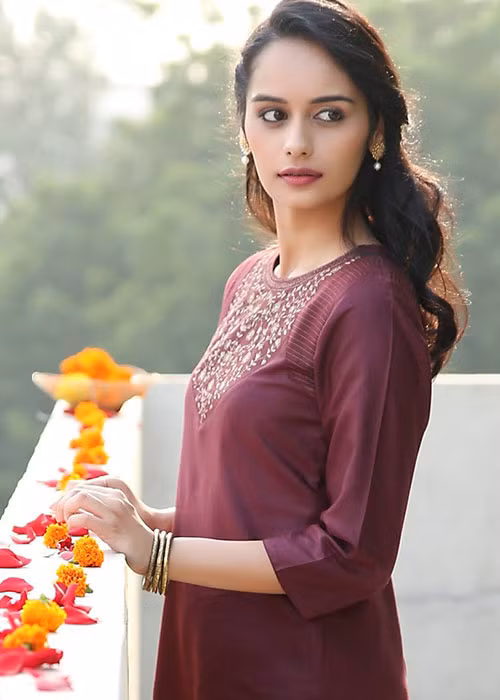 Manushi đam mê các môn thể thao ngoài trời như: nhảy dù, nhảy bungee, lặn biển.