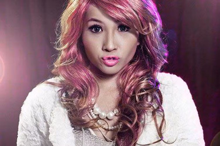 Năm 2013, Khả Như đóng vai phản diện trong vở nhạc kịch High School Musical phiên bản Việt. Lúc đó, cô được gọi là bản sao Thủy Tiên bởi gương mặt giống bà xã Công Vinh. Ảnh: Saostar