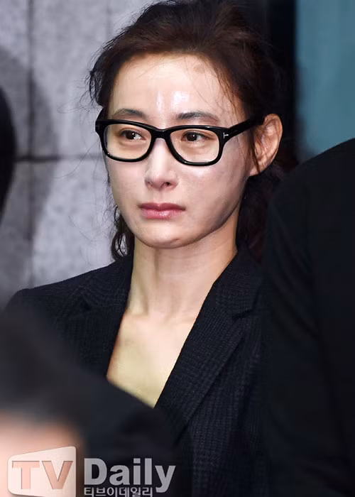 Do Ji Won đau xót trong phút tiễn đưa tài tử Kim Joo Hyuk. Ảnh: TV Daily