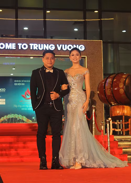 Minh Tiệp và Á hậu Ngô Thanh Thanh Tú làm MC cho đêm khai mạc.