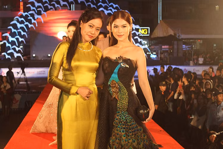 Hồng Ánh và Ngọc Thanh Tâm (phải) cũng tham gia sự kiện.