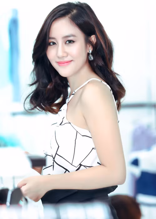 Nữ ca sĩ thừa nhận những tin đồn phẫu thuật khiến cô mệt mỏi, căng thẳng suốt thời gian dài. Tuy nhiên, cô khẳng định sự thay đổi ngoại hình là do giảm cân và chăm chỉ luyện tập.