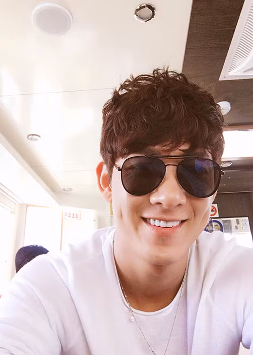 Đóng cặp với siêu mẫu Thanh Hằng, Song Luân khiến nhiều người tò mò. Ảnh: FBNV