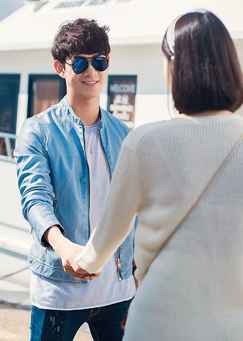 Nam ca sĩ đã tung ra không ít sản phẩm âm nhạc nhưng vẫn chưa gây được sự chú ý. Ảnh: FBNV