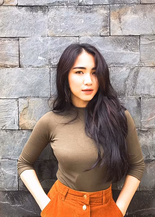 Ngay từ lúc bắt đầu, mối quan hệ giữa Hòa Minzy và Công Phượng gặp nhiều sóng gió đến từ phía gia đình nam cầu thủ và một bộ phận cư dân mạng. Tháng 9/2016, tin đồn cặp đôi chia tay bắt đầu được lan truyền. Ảnh: FBNV