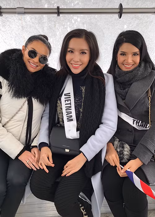 Đến với cuộc thi Hoa hậu Siêu quốc gia 2017, Khánh Phương mang theo 5 va li hành lý nặng hơn 100kg để luôn xuất hiện chỉn chu nhất. Ảnh: FBNV