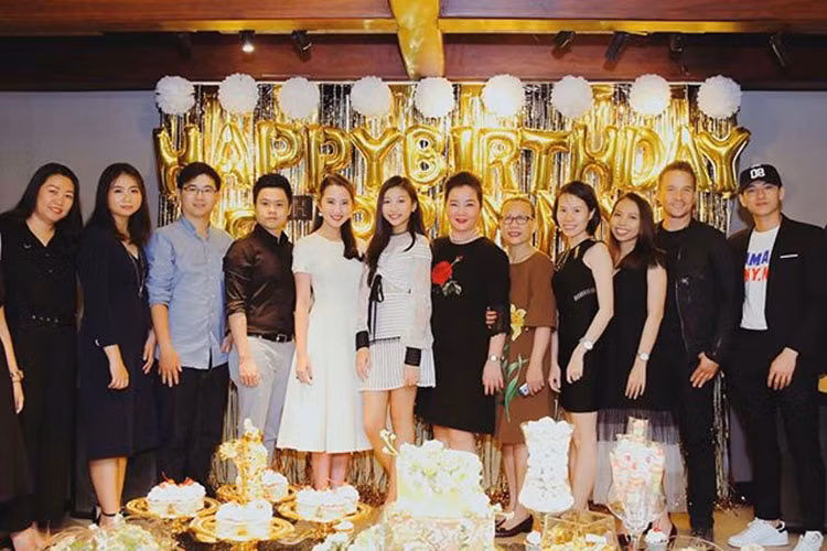 Phan Thành và Xuân Thảo được xem xứng đôi vừa lứa. Phan Thành điển trai, giàu có và thành đạt còn Xuân Thảo xinh đẹp, giỏi giang. Ảnh: FBNV