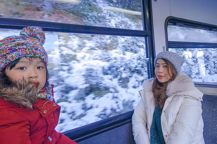 MC Diệp Chi đưa con gái đi du lịch nước ngoài.