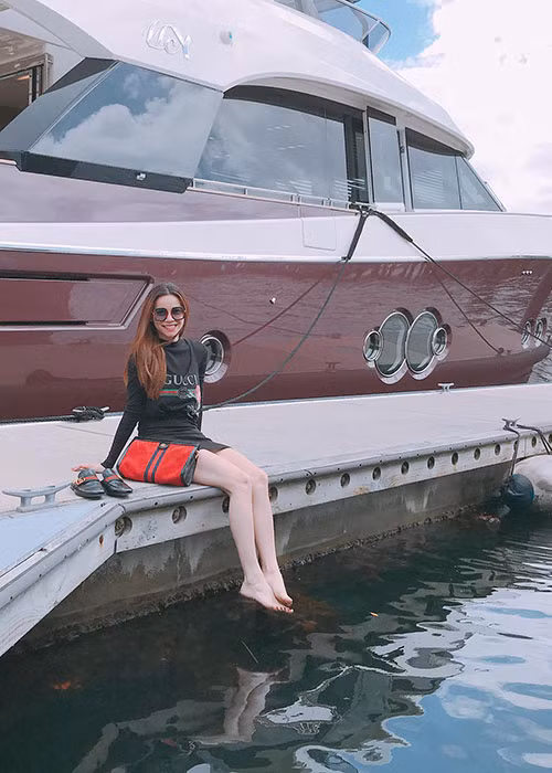 Hồ Ngọc Hà tươi rói ở Australia. “Chơi tới bến... vui tới bến”, cô viết.