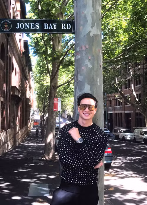 Kim Lý cười rạng rỡ ở Sydney là một trong những tin tức sao Việt trong ngày 2/11.