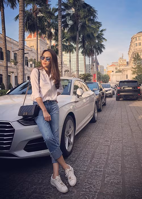 Đàm Thu Trang tâm sự: “Cuộc đời này... biết sống đủ để thấy mình hạnh phúc…”.