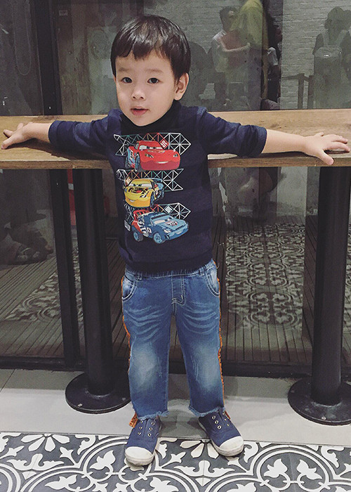 Trong những tháng gần đây, Thu Thủy chia sẻ hình ảnh con trai kèm dòng tâm sự đầy ẩn ý cuộc sống hiện tại chỉ có 2 mẹ con.