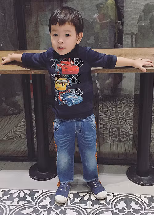 Trong những tháng gần đây, Thu Thủy chia sẻ hình ảnh con trai kèm dòng tâm sự đầy ẩn ý cuộc sống hiện tại chỉ có 2 mẹ con.