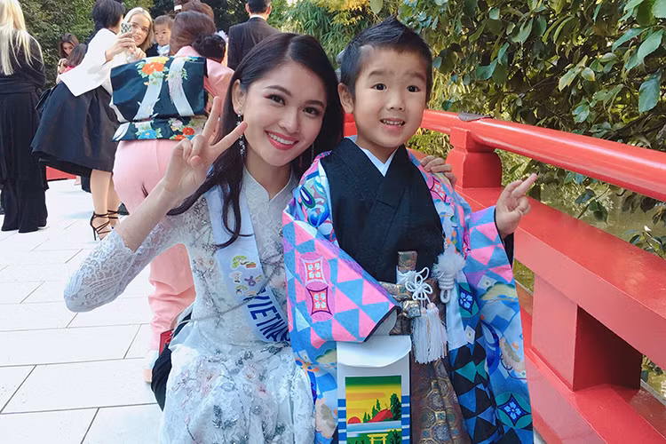 Đại diện Việt Nam tại Hoa hậu Quốc tế năm nay. Thùy Dung mặc áo dài khi tham gia nhiều hoạt động. Ảnh: NVCC