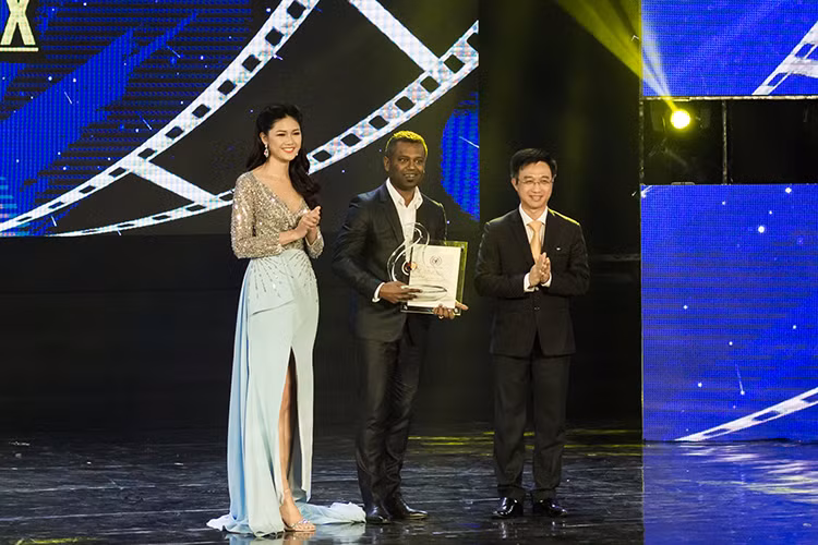 LHP Việt Nam năm nay còn có thêm giải thưởng phim Asean và trong lần đầu tiên tổ chức, bộ phim “Yellow Bird” của điện ảnh Singapore đoạt 2/4 giải thưởng: Nam diễn viên chính xuất sắc nhất và Phim hay nhất.