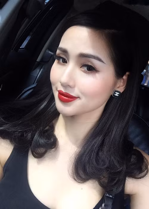 Hot girl Tâm Tít khoe nhan sắc ngày càng mặn mà sau khi sinh con trai thứ hai.