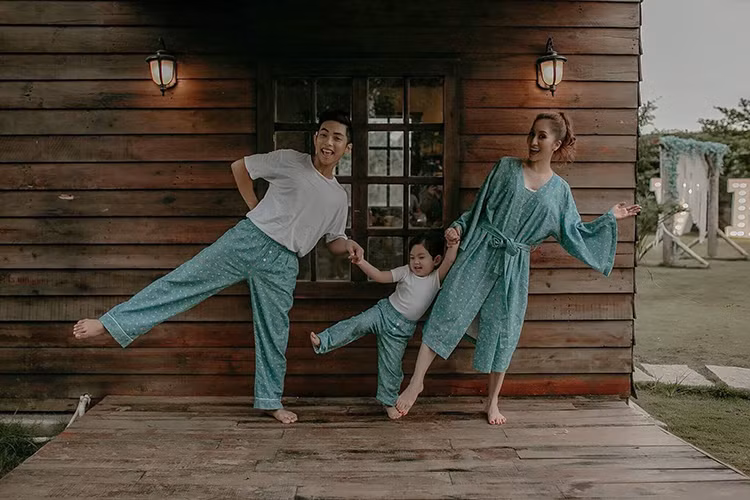 Phan Hiển chia sẻ: “Có tiền người ta có thể mua được 1 ngôi nhà...Nhưng không mua được một tổ ấm”.