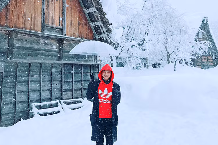 Thanh Duy Idol ngắm tuyết rơi ở Nhật Bản trong chuyến du lịch.