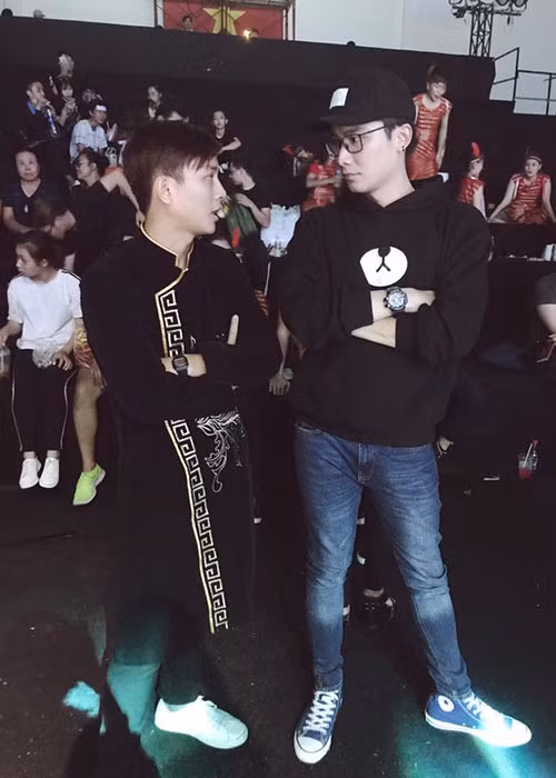 Sao Việt Hoài Lâm - Chí Thiện trao đổi để tư vấn cho Thụy Bình tại Gương mặt thân quen nhí 2017.