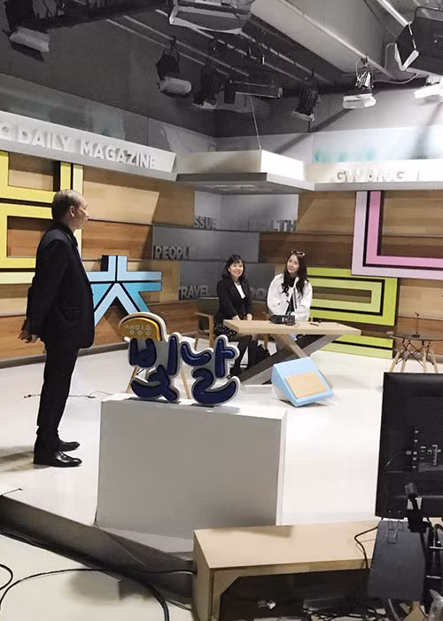 “Cá sấu chúa” Quỳnh Nga tham gia chương trình của một đài truyền hình Hàn Quốc.