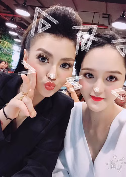 Hot Face sao Viet 24h: A hau Hoang Anh xinh dep tai xuat sau sinh