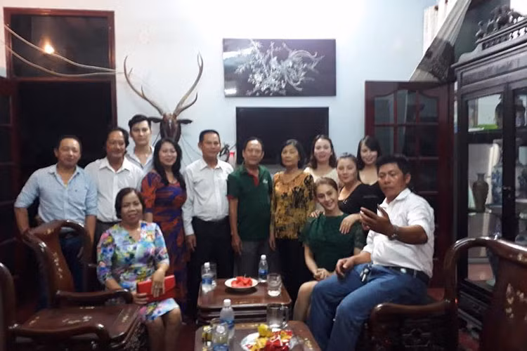 Lâm Khánh Chi tiết lộ cô xúc động rơi nước mắt khi lắng nghe mong muốn của đấng sinh thành.