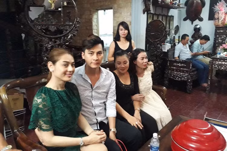 Anh dam ngo cua Lam Khanh Chi va chong sap cuoi