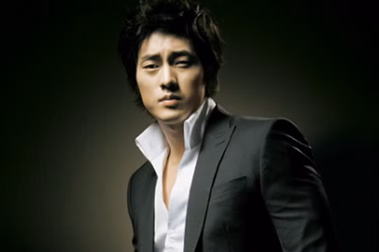 Từ năm 1997 đến 2002, So Ji Sub tham gia diễn xuất trong nhiều bộ phim truyền hình nhưng đều đóng vai phụ. Khoảng thời gian này, tên tuổi của anh rất mờ nhạt. Ảnh: Koreandrama