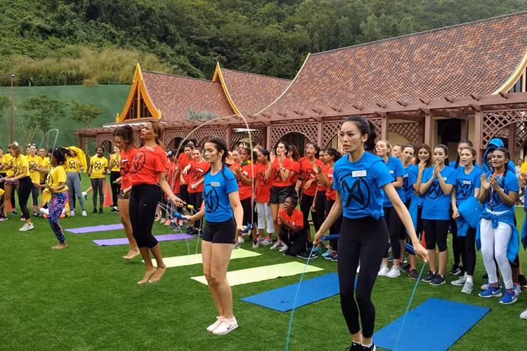 Các thí sinh được chọn tham gia phần thi thể thao sẽ trải qua các nội dung như chạy, nhảy dây, gập bụng, bơi.