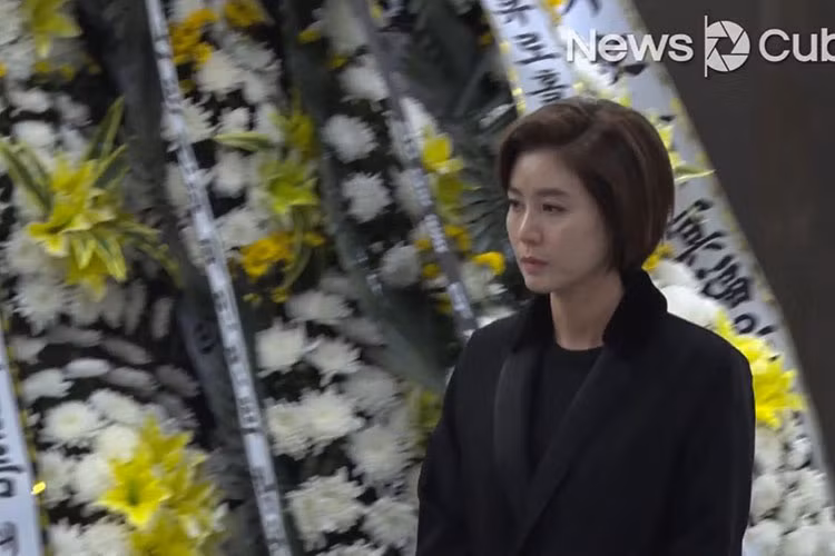 Kim Sung Ryung cũng đến tiễn đưa Kim Joo Hyuk. Ảnh: Newscube