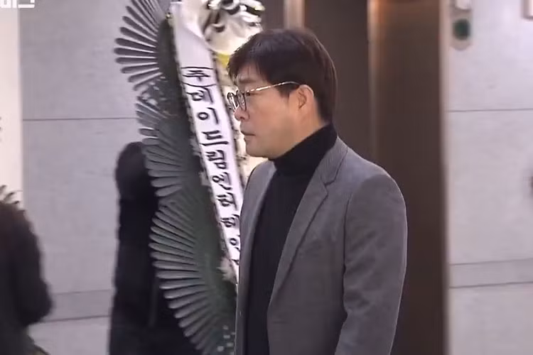 Son Hyun Joo thương tiếc người đồng nghiệp bạc mệnh của mình. Ảnh: Newscube