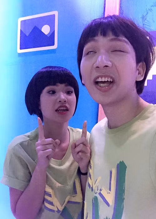 Cứ ở bên cạnh nhau, Khởi My - Kelvin Khánh lại mang tiếng cười cho người hâm mộ bởi sự đáng yêu của mình.