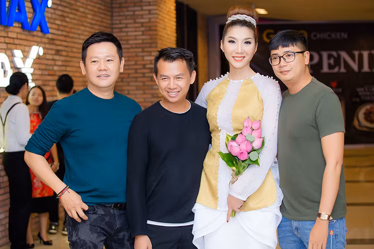 Ngọc Quyên cho biết, cô sẽ ở lại Việt Nam khoảng 20 ngày để tham gia các hoạt động quảng bá bộ phim "Mẹ chồng".