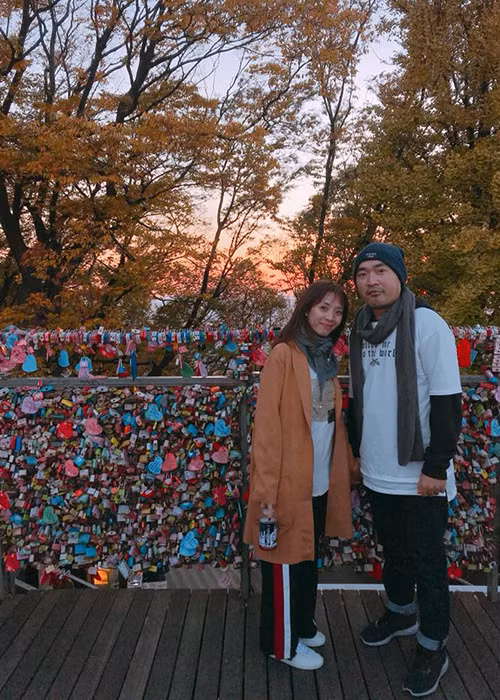 Vợ chồng sao Việt Tiến Luật - Thu Trang đi du lịch Hàn Quốc.