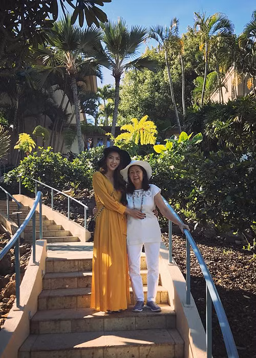 Ngọc Quyên tận hưởng khoảng thời gian bình yên bên mẹ trong chuyến du lịch.